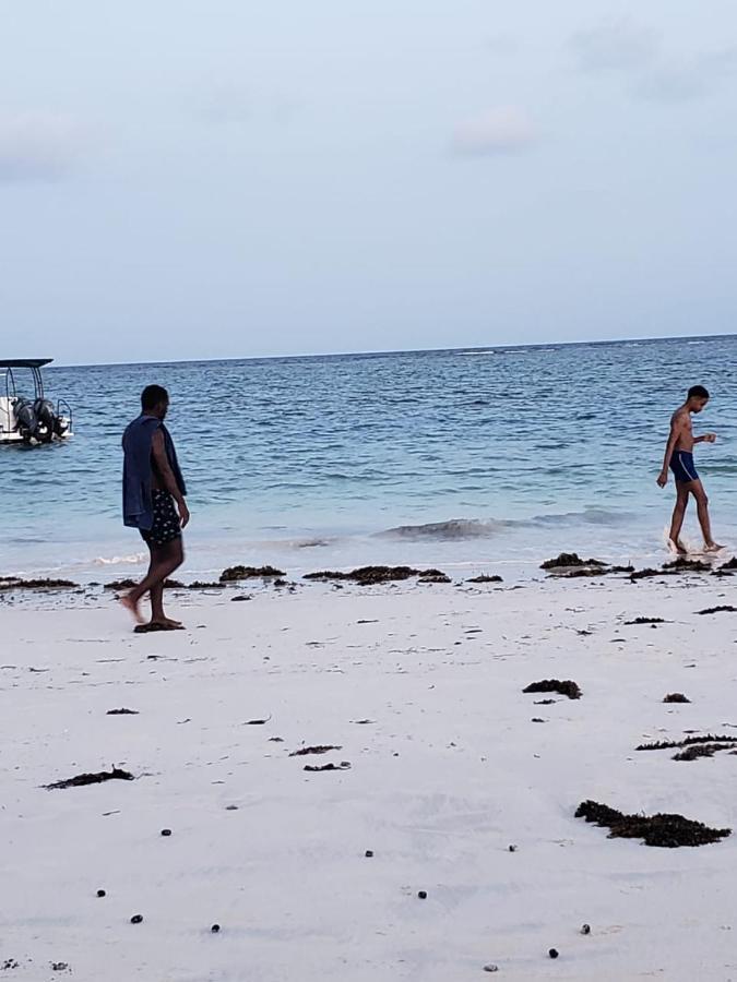 Diani Palm Resort เดียนีบีช ภายนอก รูปภาพ